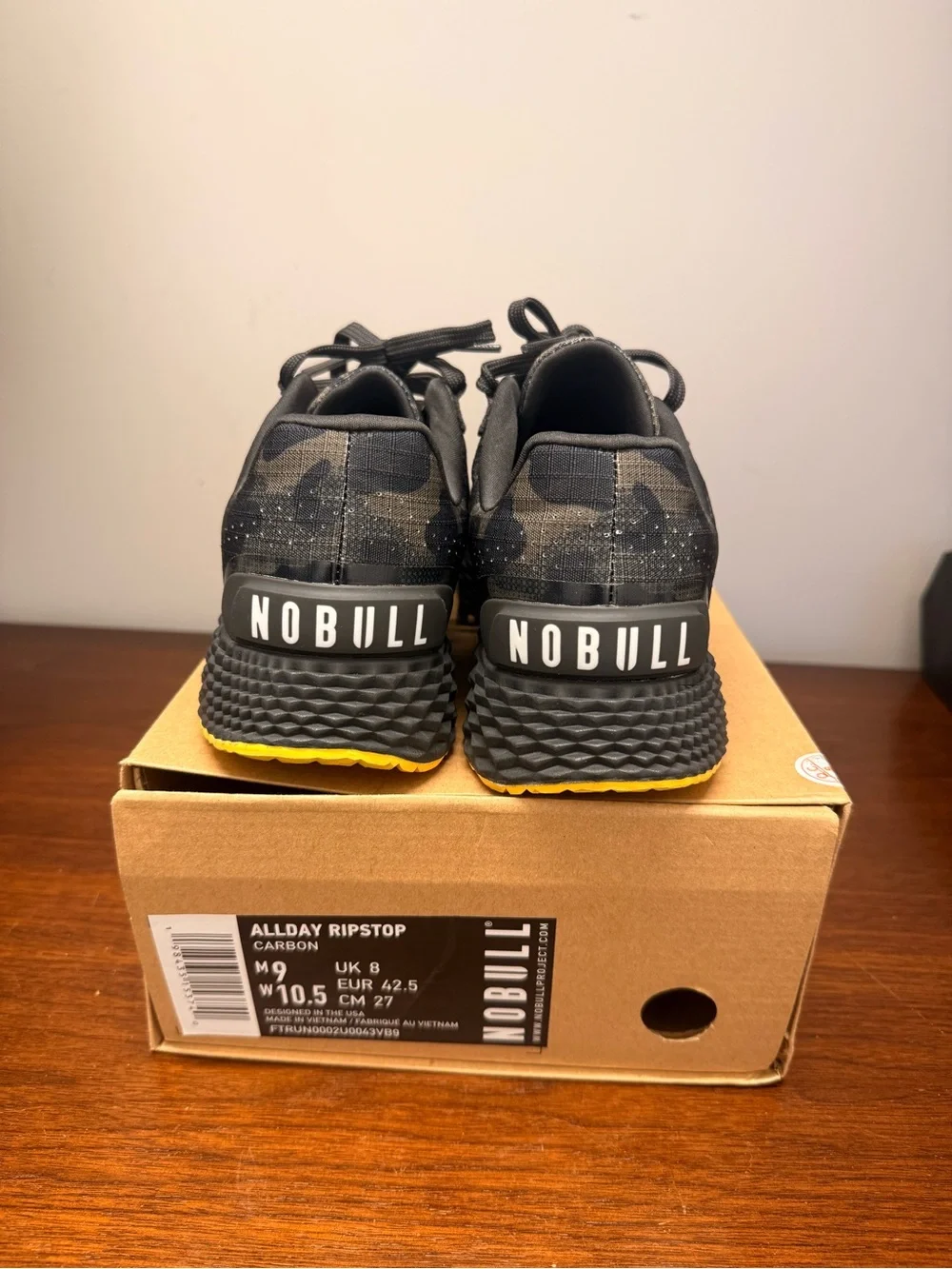 LIKE NEW Nobull All day Ripstop